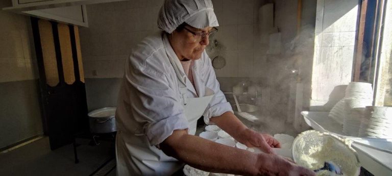 Na edição Nº 598 do JSM falamos do queijo e requeijão de Natália Lopes. Um produto de excelência produzido com leite 100 por das suas ovelhas