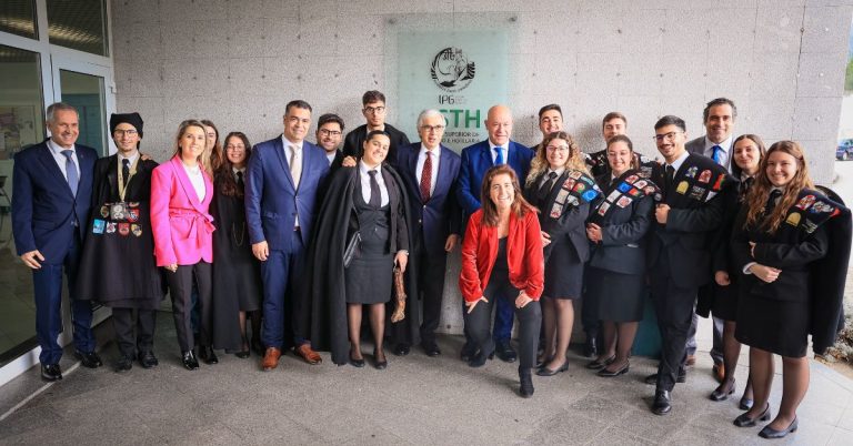 Na visita do presidente da AR, Aguiar-Branco, à Escola Superior de Turismo e Hotelaria de Seia