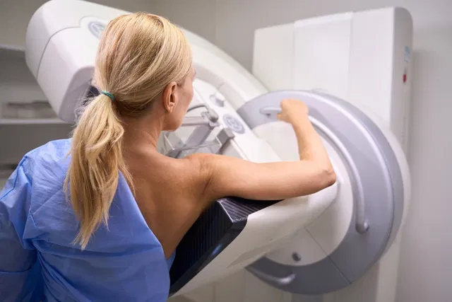 Hoje assinala-se o Dia Mundial Contra o Cancro. Mulheres a partir dos 45 anos vão ser chamadas para o rastreio de cancro da mama