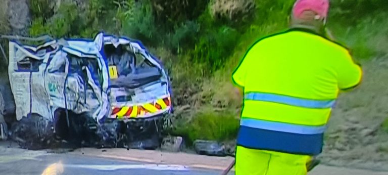 Despiste de carrinha na Serra da Estrela provoca dois mortos e um ferido grave na estrada entre Piornos e Torre