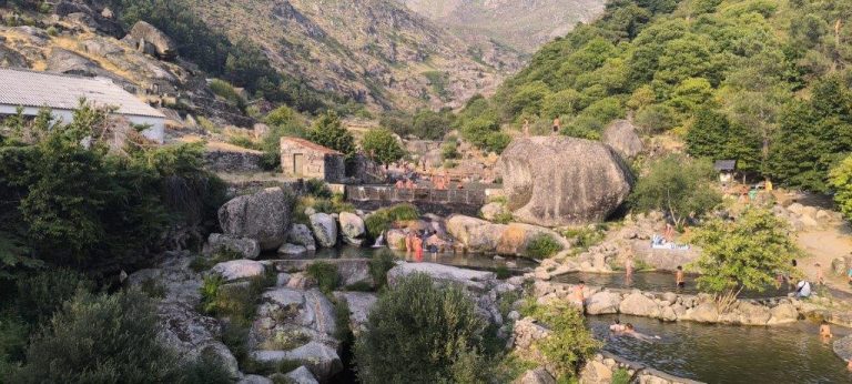 Reaberta Praia Fluvial de Loriga – Um local idílico, encaixado num Vale Glaciário, com águas cristalinas e uma paisagem exuberante