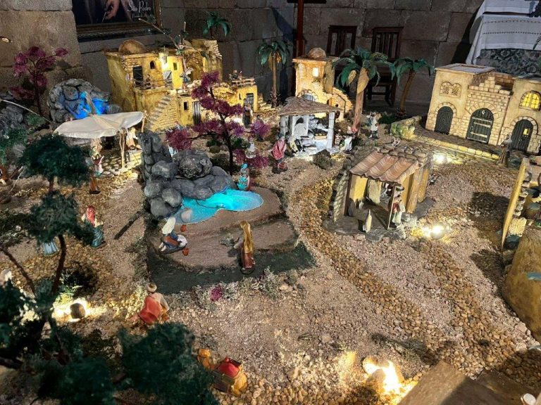 Capela de São Pedro, em Seia, acolhe uma exposição única intitulada  “Presépio de Natal – Aldeia de Belém”