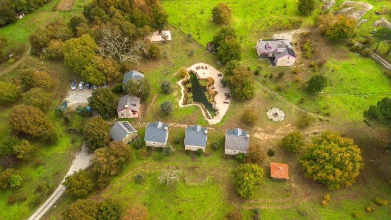 Travancinha (Seia) – Chão do Rio renova telhados e reforça ligação à natureza com nova estética