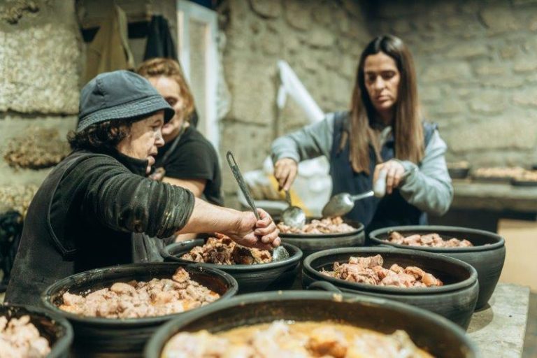 Sabugueiro volta a reunir-se à volta do forno na Noite das Caçoilas