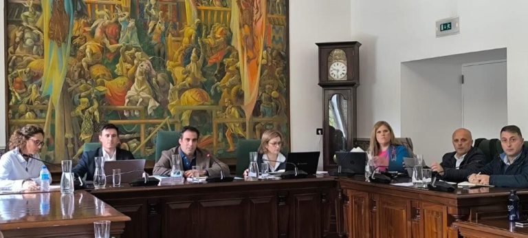 Primeira reunião de Câmara após as eleições autárquicas realizou-se esta tarde. Teresa Pereira (PS) e Paulo Hortênsio (PSD) são os dois novos vereadores do executivo municipal