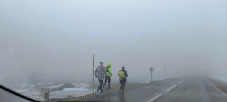 Terra de Gigantes: Ultramaratona arrancou sob neve e frio extremo na Serra da Estrela