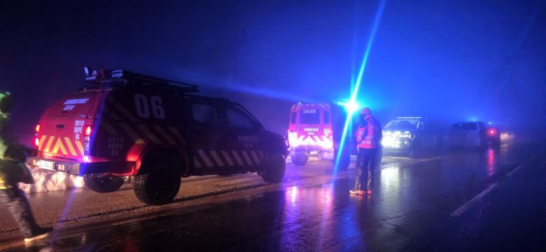 Duas pessoas foram resgatadas na zona da Lagoa Comprida após ficarem desorientadas e retidas com o mau tempo