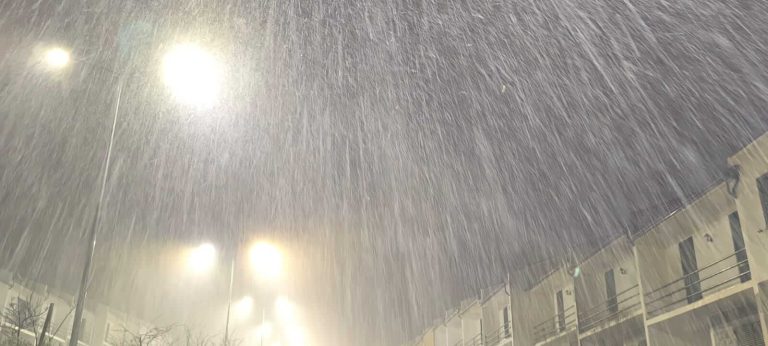 Depressão Leonardo coloca Portugal em alerta: neve, cheias e ondas de 11 metros nas próximas horas