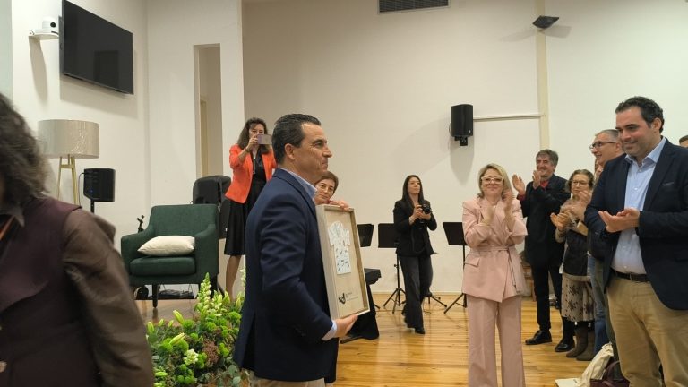 Hospital de Seia presta homenagem ao Enfermeiro José Fonseca nas II Jornadas “Construímos Pontes” – O enfermeiro que faz da profissão, um ato de amor em Seia