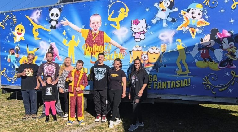 Circo Romero está em Santa Marinha e apresenta dois espetáculos este sábado e domingo. Quinta geração de artistas mantém viva a chama da cultura itinerante