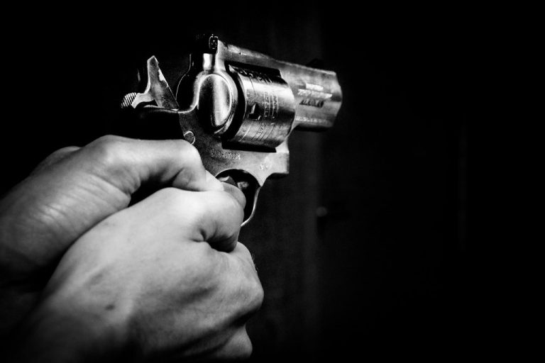 Guarda: PJ detém septuagenário por ameaçar vizinho com arma de fogo