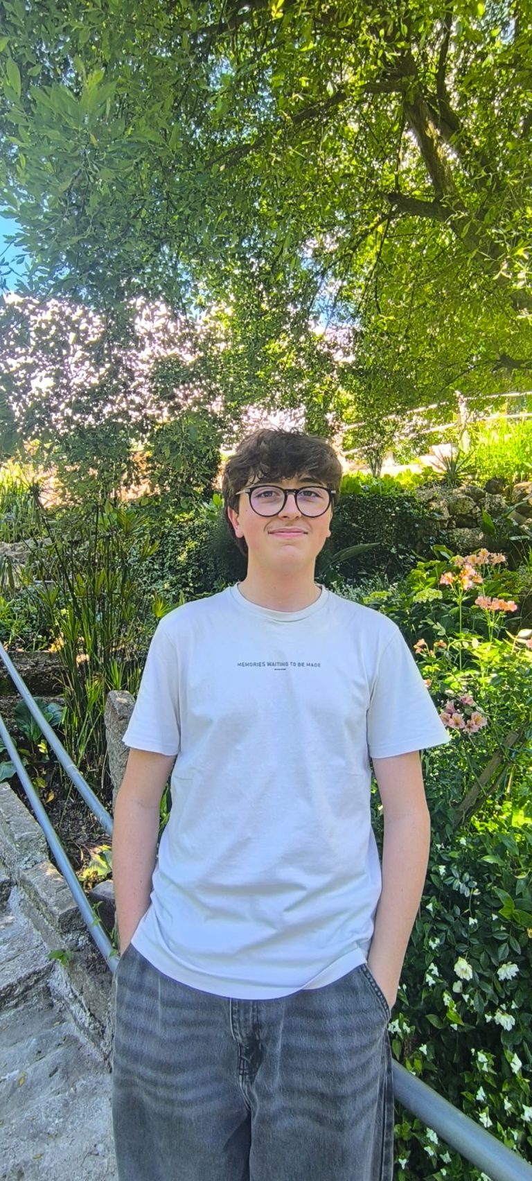 António Correia, de 17 anos, natural de São Martinho, lança guia internacional sobre economia digital. JSM conversou com o jovem
