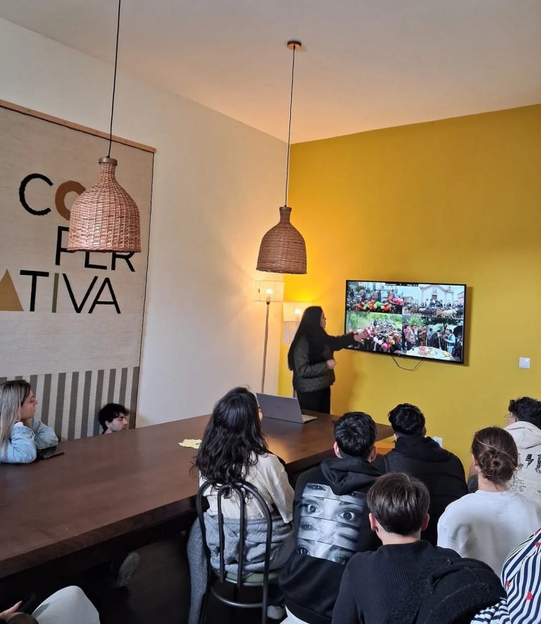 Jovens estudantes Erasmus estiveram no espaço Cooperativa Cowork @ Aldeias de Montanha da Lapa dos Dinheiros e no hotel Casas da Lapa Nature e Spa Hotel