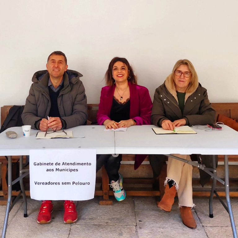 Conflito político em Gouveia – Vereadores do PS atendem munícipes nos claustros da Câmara