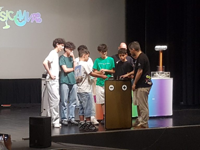 A Física saiu dos livros e subiu ao palco do Cineteatro de Seia