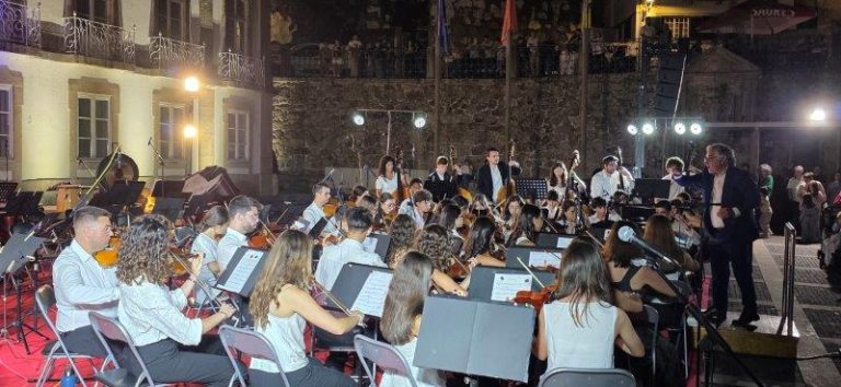 Concerto de encerramento do Curso de Verão ’26 enche Largo da Câmara de Seia de música e público