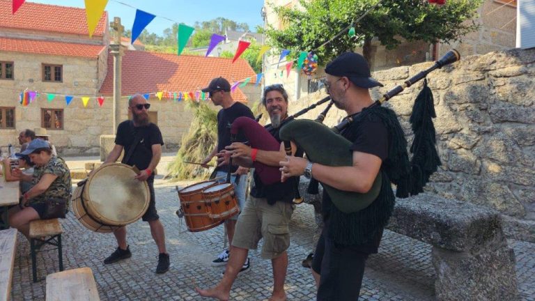 [Transumância – Seia] Entre chocalhos, rebanhos, pastores, festa e muito calor, a tradição voltou a cumprir-se