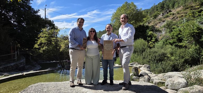 Praia Fluvial de Loriga recebe troféu do 2.º lugar nacional do Guia das Praias Fluviais 2026
