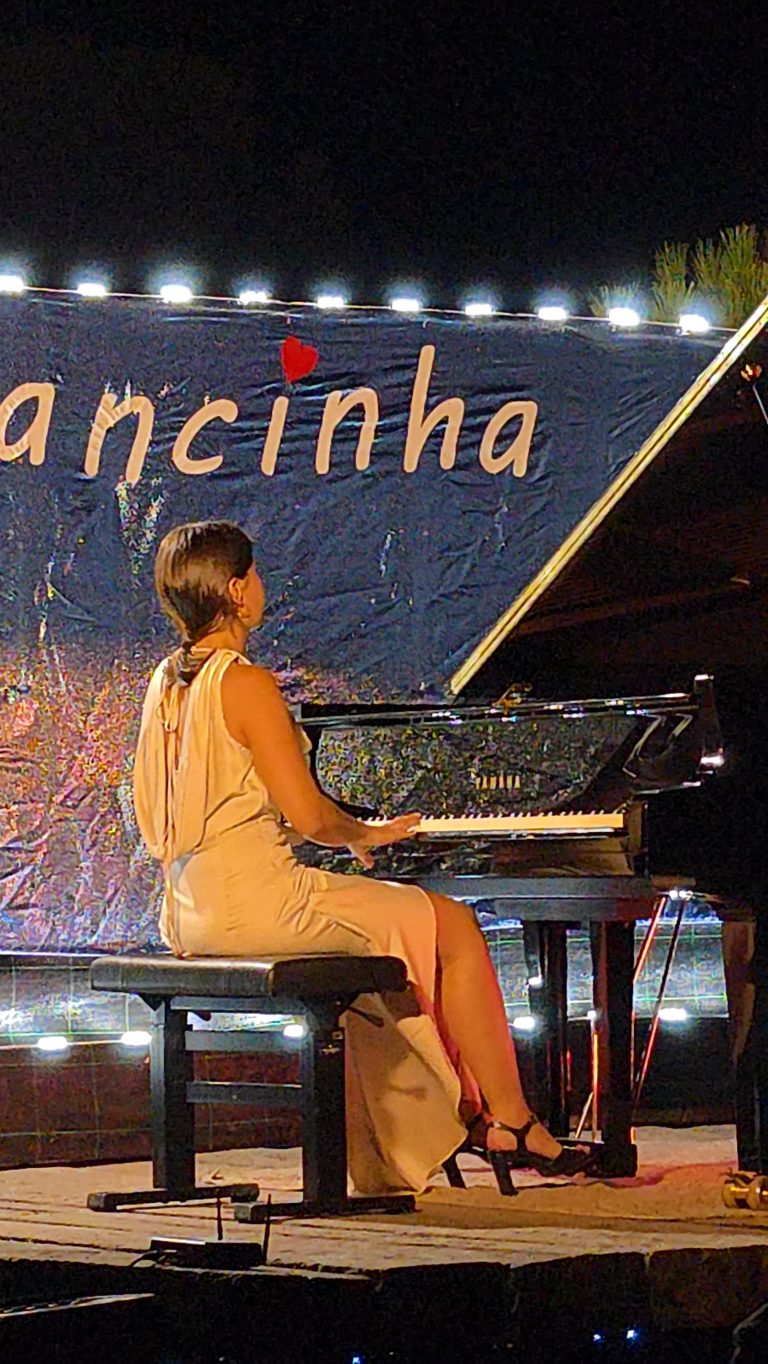 Uma noite mágica de piano sob o luar e as estrelas no Observatório de Travancinha