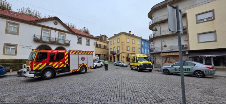 Ferido ligeiro em despiste com moto