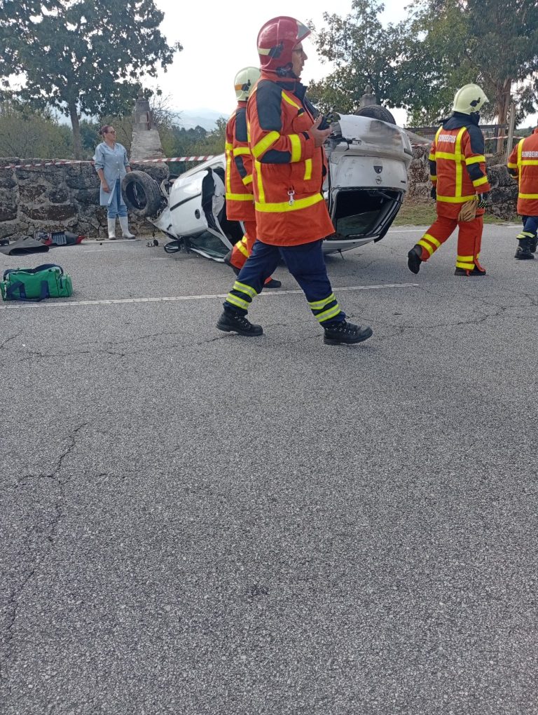 EN232 reaberta ao início da tarde de hoje, junto à Zona Industrial de Gouveia, após acidente